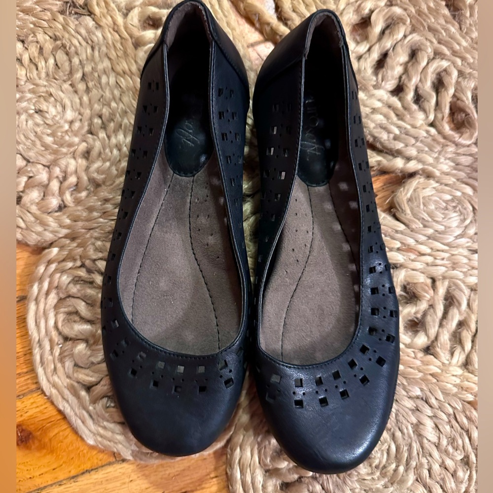 EuroSoft by Sofft SofiaSize 6 Black Faux Leather Ballet Flats